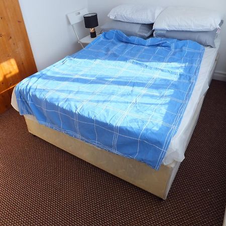 Many Worlds Meet - Eurostar, Wimbledon 30 Mins, Central London, Gatwick 15 Mins - Spacious, Sleeps Up To 16 Plus Cot - Free Wifi, Parking - Next To Lloyd Park, Great For Families, Walkers, Relocators - Ideal For Contractors Κρόιντον Εξωτερικό φωτογραφία