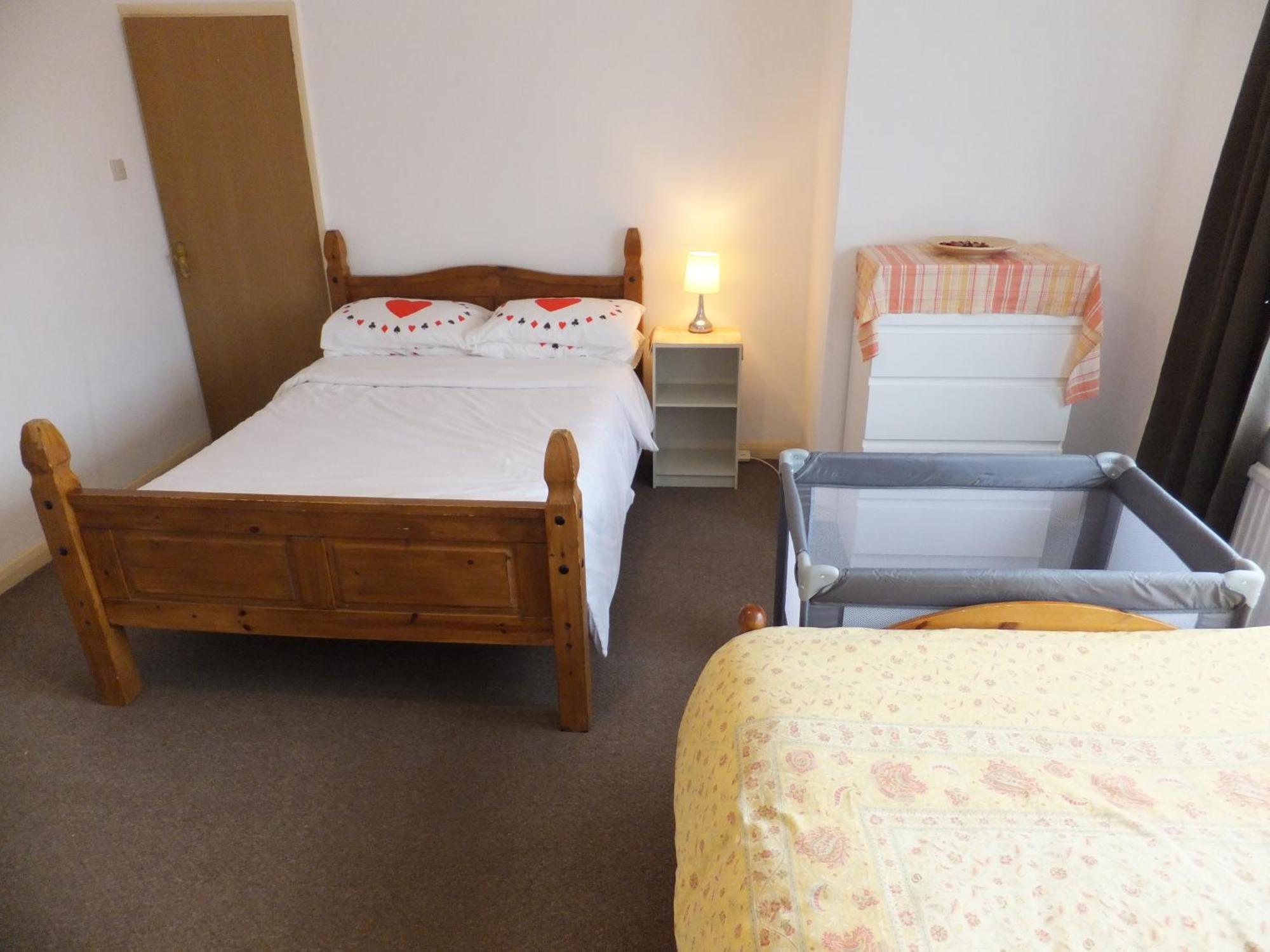 Many Worlds Meet - Eurostar, Wimbledon 30 Mins, Central London, Gatwick 15 Mins - Spacious, Sleeps Up To 16 Plus Cot - Free Wifi, Parking - Next To Lloyd Park, Great For Families, Walkers, Relocators - Ideal For Contractors Κρόιντον Εξωτερικό φωτογραφία
