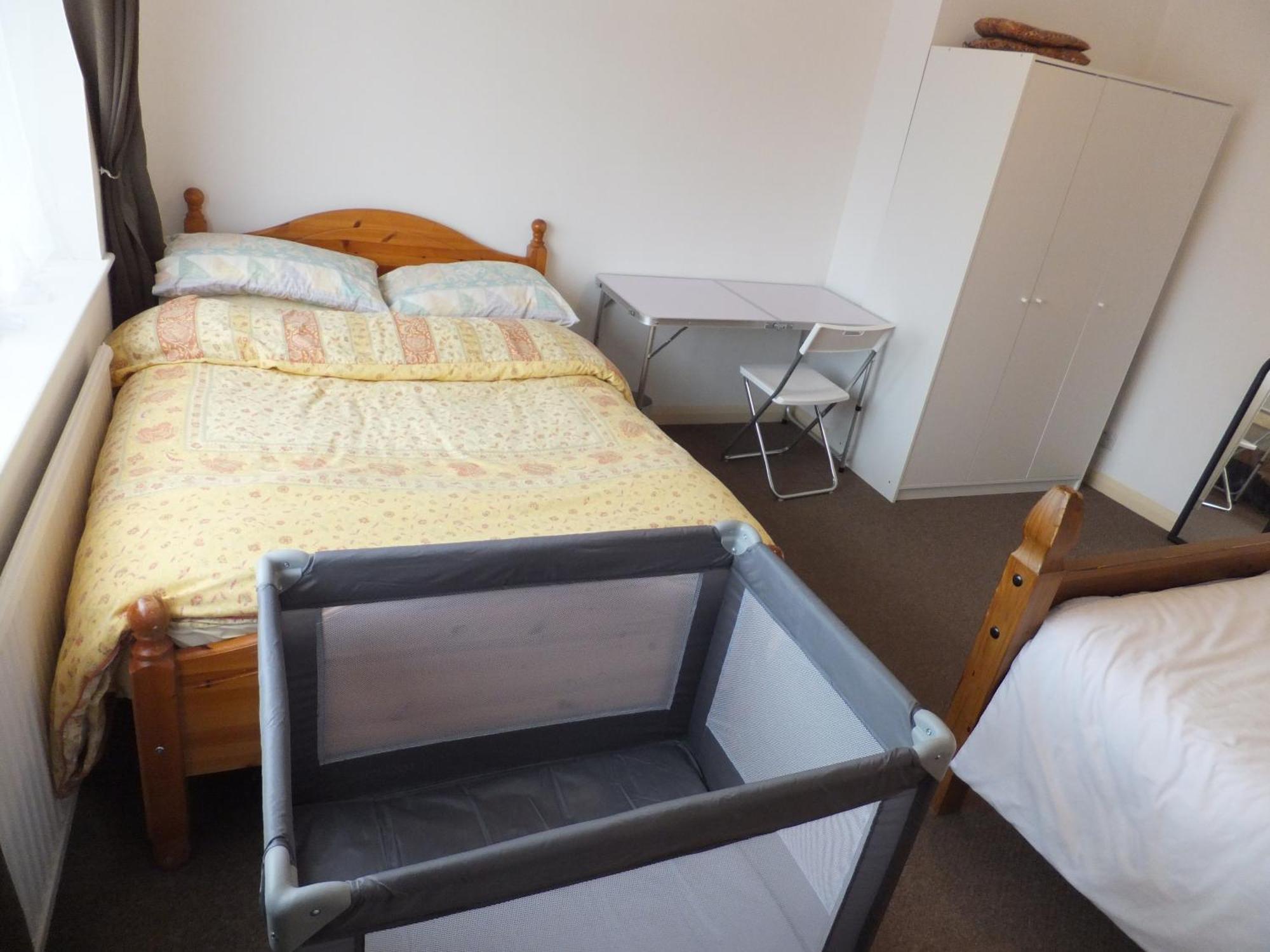 Many Worlds Meet - Eurostar, Wimbledon 30 Mins, Central London, Gatwick 15 Mins - Spacious, Sleeps Up To 16 Plus Cot - Free Wifi, Parking - Next To Lloyd Park, Great For Families, Walkers, Relocators - Ideal For Contractors Κρόιντον Εξωτερικό φωτογραφία