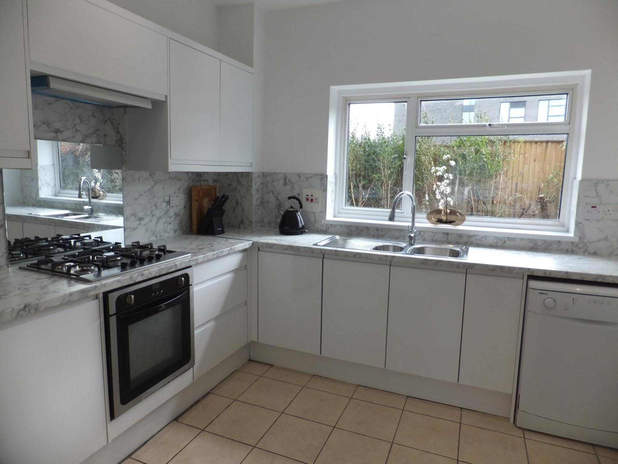 Many Worlds Meet - Eurostar, Wimbledon 30 Mins, Central London, Gatwick 15 Mins - Spacious, Sleeps Up To 16 Plus Cot - Free Wifi, Parking - Next To Lloyd Park, Great For Families, Walkers, Relocators - Ideal For Contractors Κρόιντον Εξωτερικό φωτογραφία