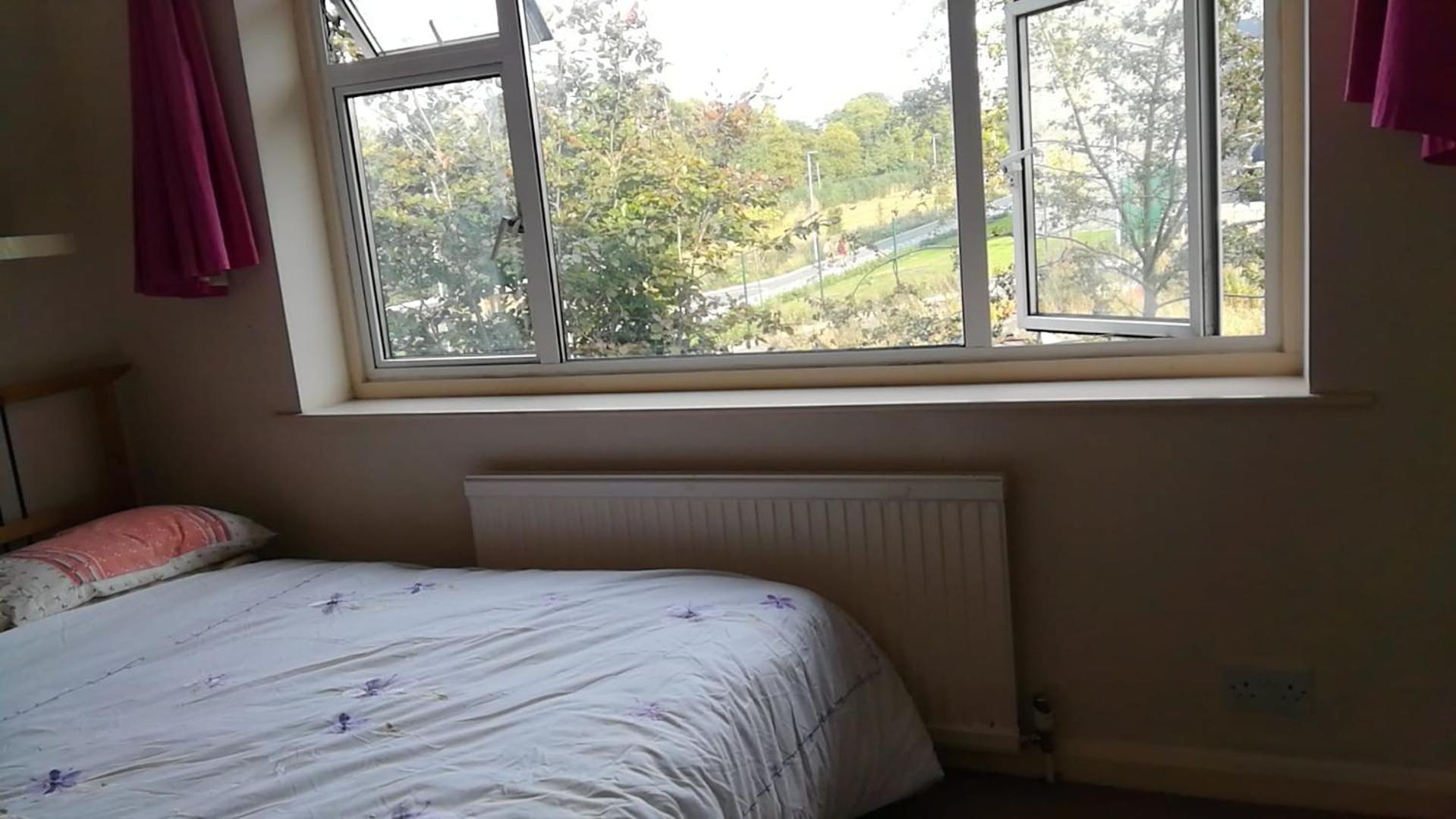 Many Worlds Meet - Eurostar, Wimbledon 30 Mins, Central London, Gatwick 15 Mins - Spacious, Sleeps Up To 16 Plus Cot - Free Wifi, Parking - Next To Lloyd Park, Great For Families, Walkers, Relocators - Ideal For Contractors Κρόιντον Εξωτερικό φωτογραφία