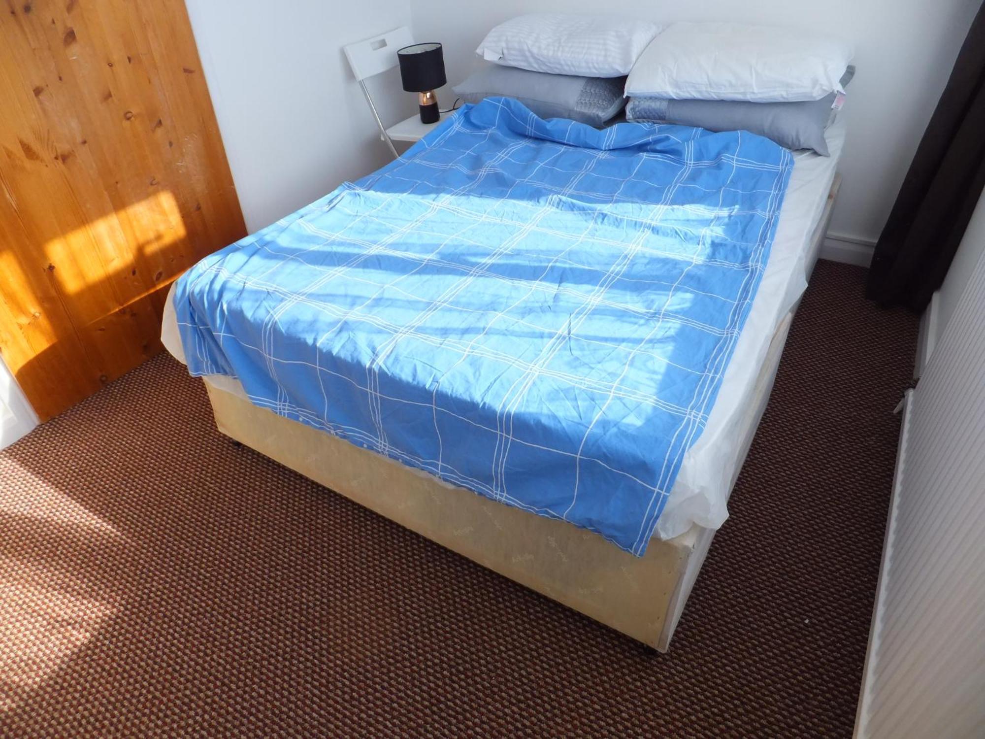 Many Worlds Meet - Eurostar, Wimbledon 30 Mins, Central London, Gatwick 15 Mins - Spacious, Sleeps Up To 16 Plus Cot - Free Wifi, Parking - Next To Lloyd Park, Great For Families, Walkers, Relocators - Ideal For Contractors Κρόιντον Εξωτερικό φωτογραφία